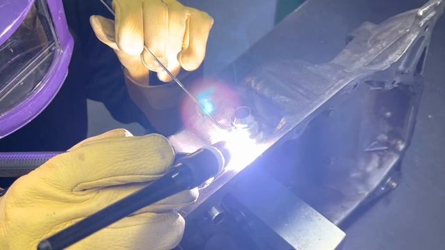 Installing -10 AN fitting to Honda K20 sump for turbo oil drain - Aluminium TIG welding смотреть онлайн