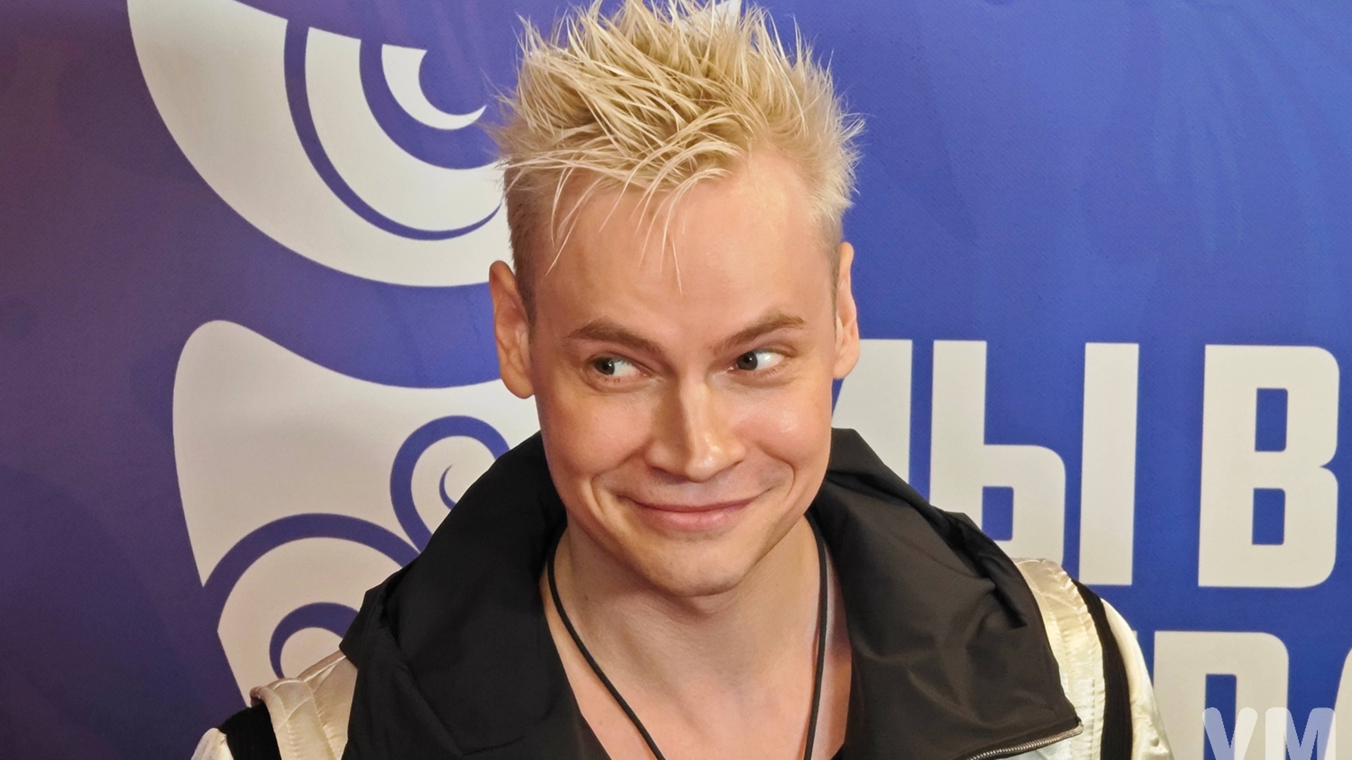 SHAMAN на флэш-интервью. Как нужно уметь терпеливо отвечать на не всегда корректные вопросы. смотреть онлайн