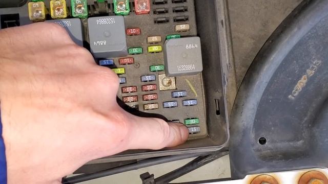 2006 GMC Yukon Fuel Pump Relay & Fuel Pump Fuse Location смотреть онлайн