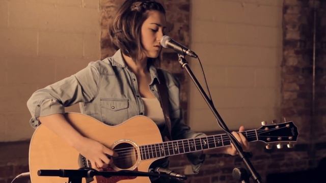 Alex Clare Too Close Hannah Trigwell acoustic cover on iTunes & Spotify смотреть онлайн
