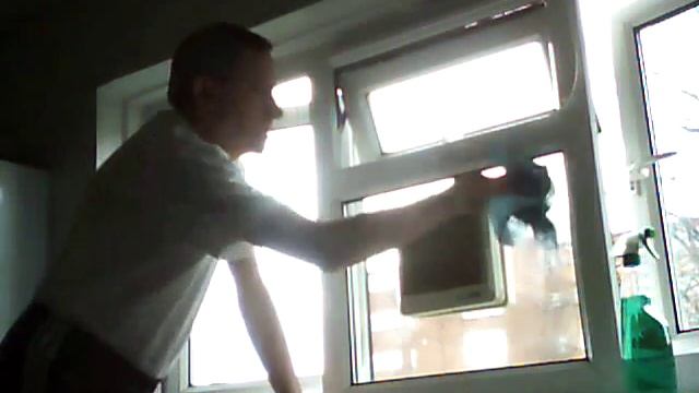 Cleaning My Kitchen Windows смотреть онлайн