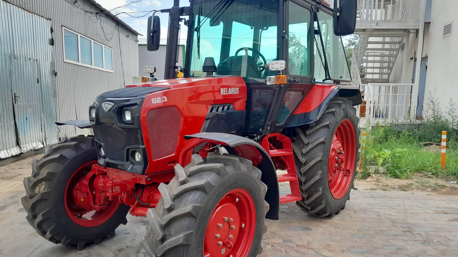 Новинка МТЗ - Беларус-82.3 видео-обзор трактора. Продажа тракторов. смотреть онлайн