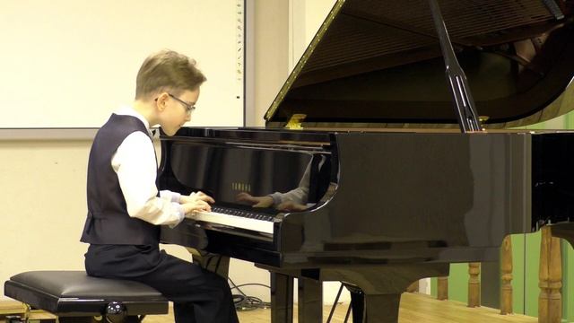 1) И.С. Бах. Маленькая прелюдия Фа мажор. 2) И.С. Бах. Гавот из французской сюиты. смотреть онлайн