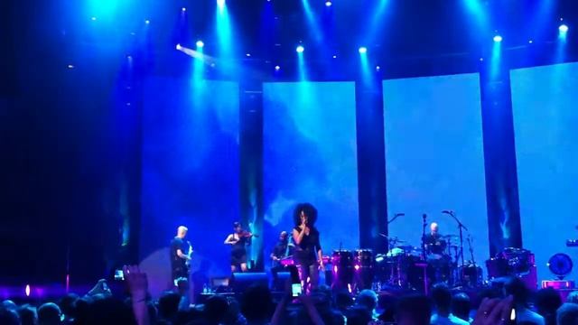 Moby - Natural Blues (Live At The Roundhouse, London 31/07/2011 - ITunes Festival)