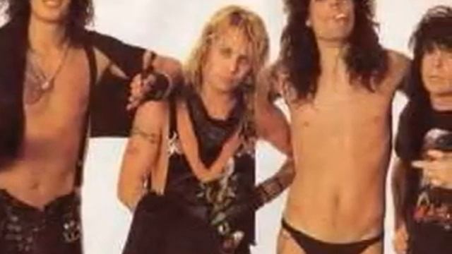 Motley Crue - Shout At The Devil смотреть онлайн
