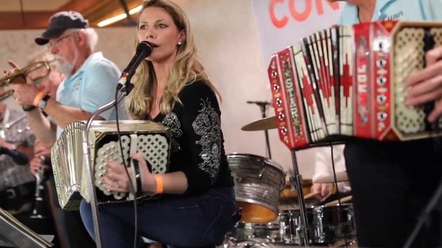 Mary's Knocking Polka - The Cynor Classics are back again! смотреть онлайн