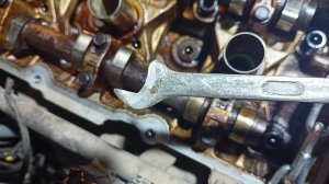 Самодельный ключ для снятия шайб регулировки клапанов на моторе Nissan VQ20DE