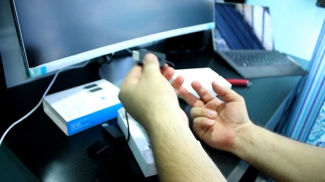 Unboxing of Microsoft Wireless Display Adaptor смотреть онлайн