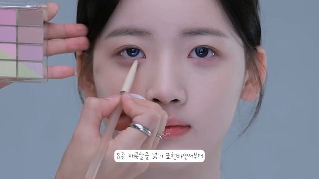 아이돌 리얼 음방 메이크업ㅣ노굴욕 아이돌 뽀송 피부만들기ㅣ렌즈 메이크업? смотреть онлайн