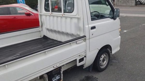 KS AUTO EXPORTS 2004 Daihatsu Hijet truck white 5119