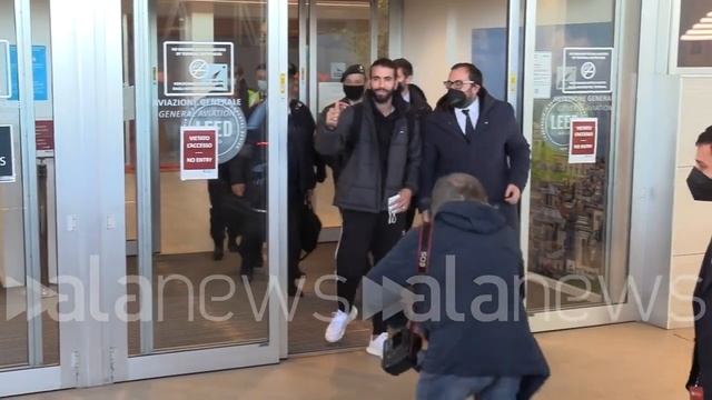 Calcio, Sergio Oliveira è arrivato a Roma смотреть онлайн