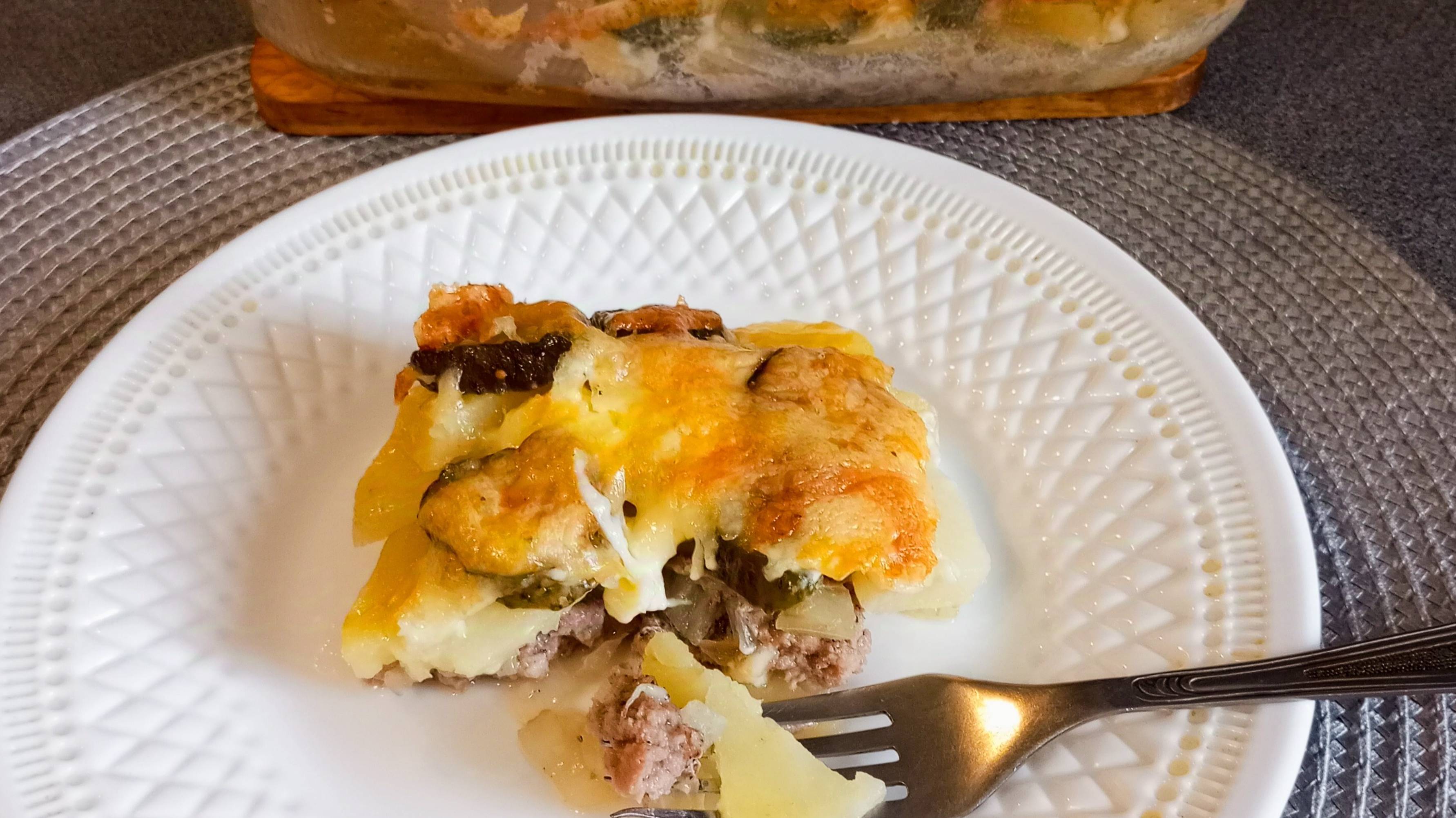 Запеканка с солеными огурчиками и мясным фаршем, очень вкусный обед на скорую руку смотреть онлайн