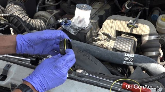 Dodge Ram 2500 with the Cummins 5.9l turbo diesel Fuel Filter change смотреть онлайн