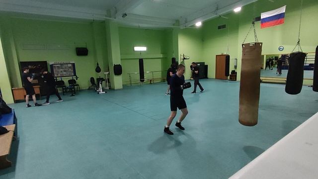 Тренировка (ближний бой и отработка по печени) 18.10.2024 смотреть онлайн