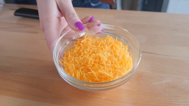 Can I Make Jamie Oliver's ULTIMATE MAC AND CHEESE Vegan?! (This is a must watch) смотреть онлайн