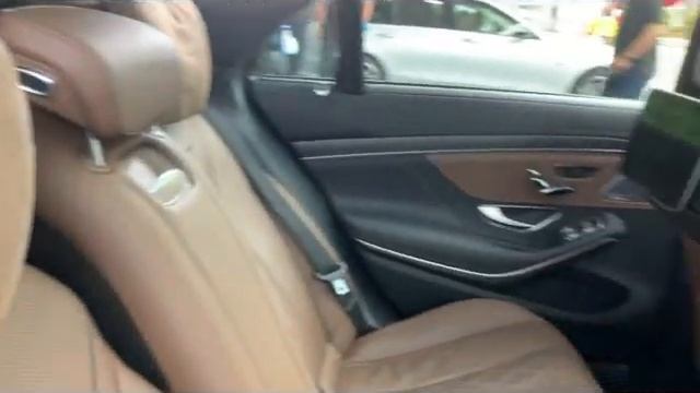 Bentley Mulsanne vs Mercedes Benz S Class смотреть онлайн