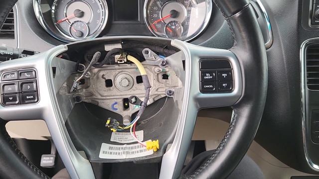 Chrysler Town & Country - STEERING WHEEL REMOVAL / REPLACEMENT (2011 - 2016)