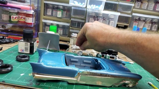 Bare Metal Foil and Paint is on the 1957 Revell Cadillac Eldorado!! смотреть онлайн