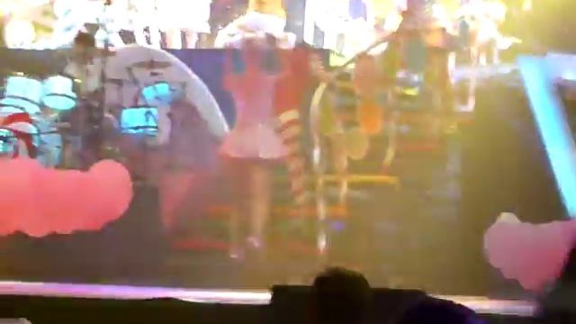 Hot N Cold + Last Friday Night смотреть онлайн