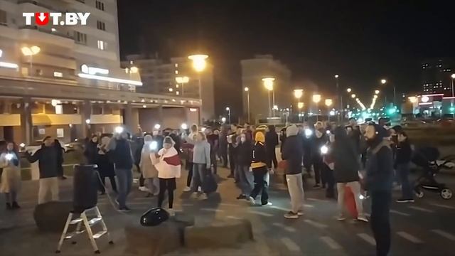 В Лебяжьем люди скандируют «Каждый день!» смотреть онлайн