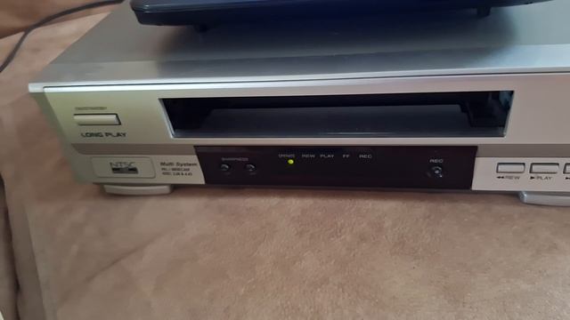 Портативный DVD плеер XPX + Видеомагнитофон TOSHIBA смотреть онлайн