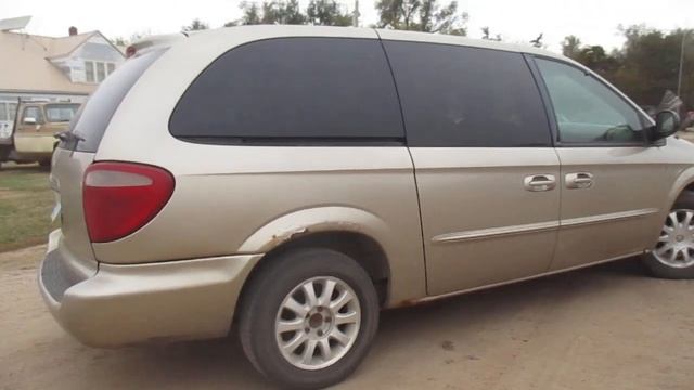 2003 Chrysler Town and Country Mini Van смотреть онлайн