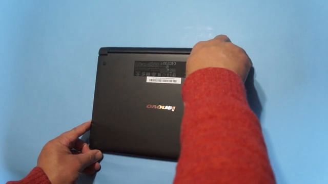 YOGA Tablet 2 with WindowsのBluetoothキーボードカバーを液晶カバーとして装着する様子 - PC Watch смотреть онлайн