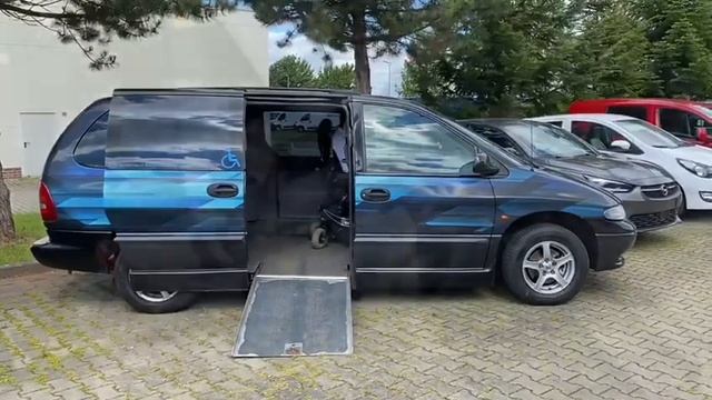 Chrysler Voyager - behindertengerecht Selbstfahrer смотреть онлайн