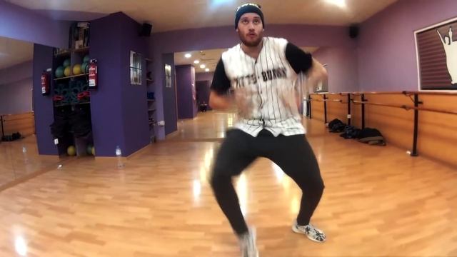 Yemi Alade - Johnny Choreography By Santi Mauriño смотреть онлайн