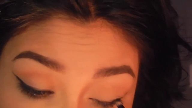 Bold Wing Liner With A Bold Red Lip смотреть онлайн