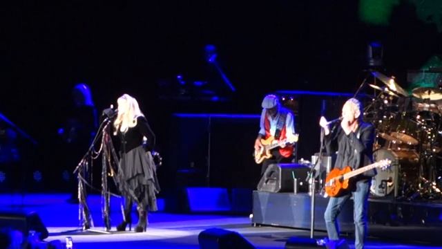 Fleetwood Mac - Tusk (Brisbane, 10.11.2015) смотреть онлайн