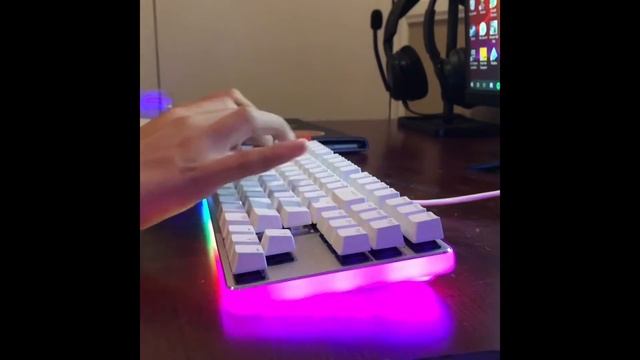 Cherry MX Red Switch Sound Test смотреть онлайн