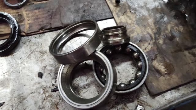 Ремонт переднего редуктора БМВ F15, замена масла во всех агрегатах трансмиссии и переднего кардана смотреть онлайн