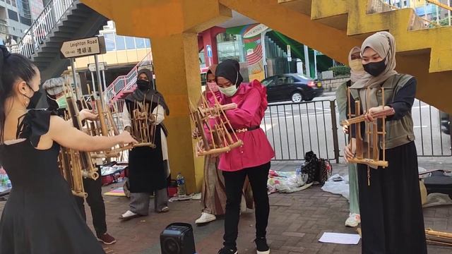 Angklung || Indonesian traditional musical instrument смотреть онлайн