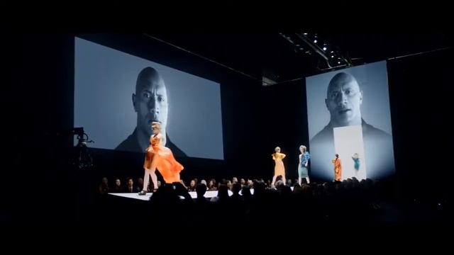 Скала в рекламе Apple (Siri) смотреть онлайн