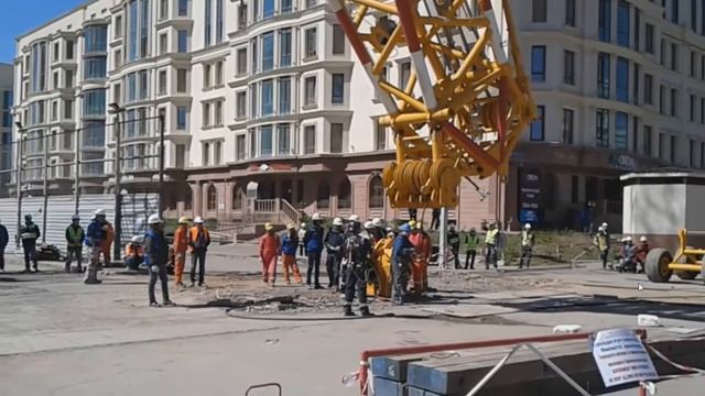 Зрелище! Упал высотный кран. смотреть онлайн