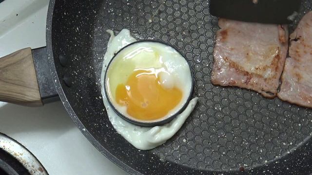 Hungry Jacks BBQ Brekky Burger Copycat... Almost смотреть онлайн