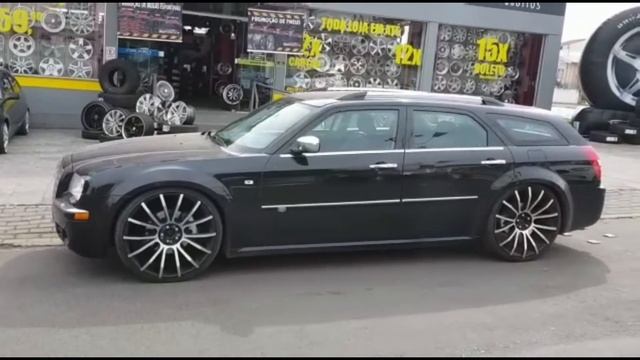 Infinity Rodas: Chrysler 300C rebaixado com rodas aro 24" e suspensão fixa смотреть онлайн