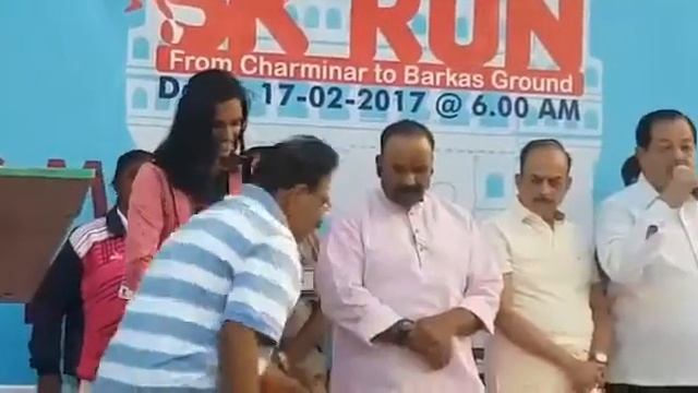 Watch: Hyderabad AIMIM MLA Mumtaz Ahmed Khan calls PV Sindhu 'National Volleyball Player' смотреть онлайн
