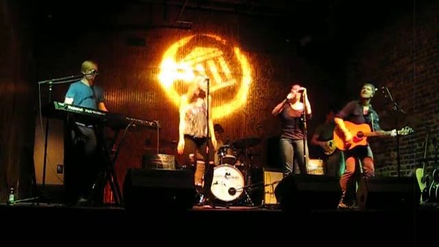 "The Chain" (Fleetwood Mac cover) LIVE - Delta Rae смотреть онлайн