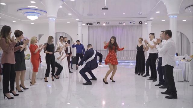 Свидетель убил всех танцем на свадьбе! ШОК! смотреть онлайн