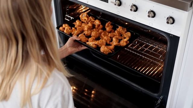 BUFFALO CAULIFLOWER BUDDHA BOWL + puppy sitting duties смотреть онлайн