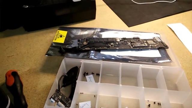 Bent MacBook Air Repair @ PC 911 Miami смотреть онлайн