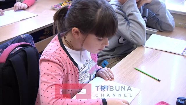 Si e festuan nxënësit e shkollës fillore Faik Konica 28 Nëntorin смотреть онлайн