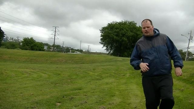 A Guy Dancing then Being Chased by Gorilla смотреть онлайн