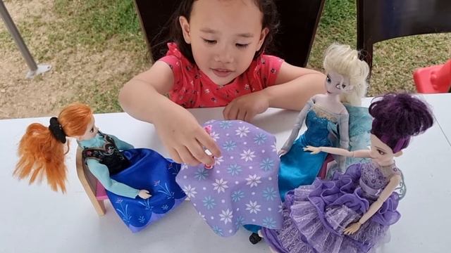 Frozen Dolls - Anna and Elsa Tea Party with Summer смотреть онлайн