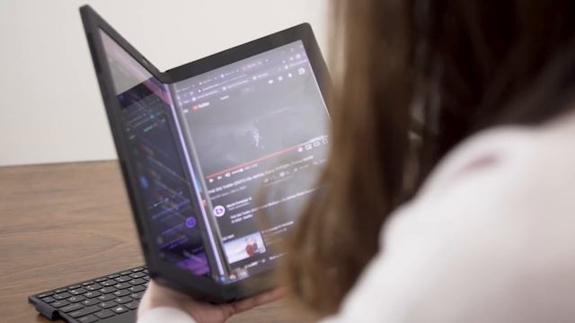 Lenovo Thinkpad X1 Fold review: a giant folding tablet held back by Windows смотреть онлайн