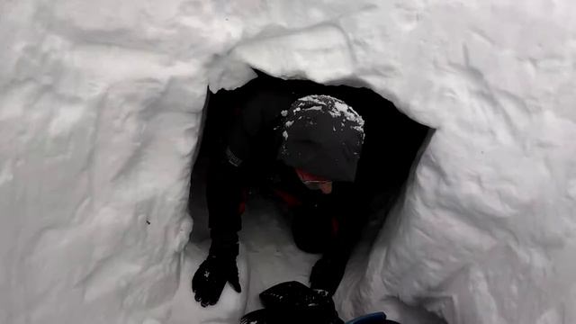 Дюжина лыжников в снежной берлоге смотреть онлайн