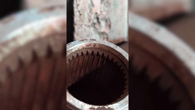 Задний редуктор БМВ 3.08 с изношенными шлицами и течь сальников - две разные проблемы смотреть онлайн