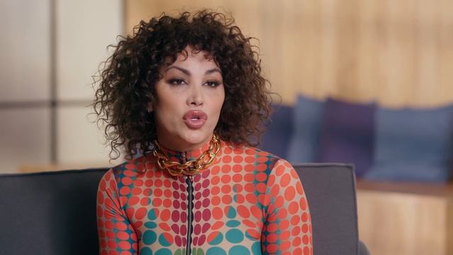 Daniela Santiago: ¿Qué lleva en el neceser la protagonista de “Veneno”? | Glamour España смотреть онлайн